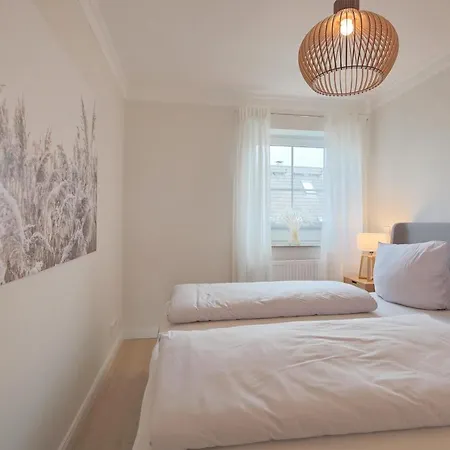 Residenz Alte Bergstrasse Residenz Alte Bergstrasse 17 *